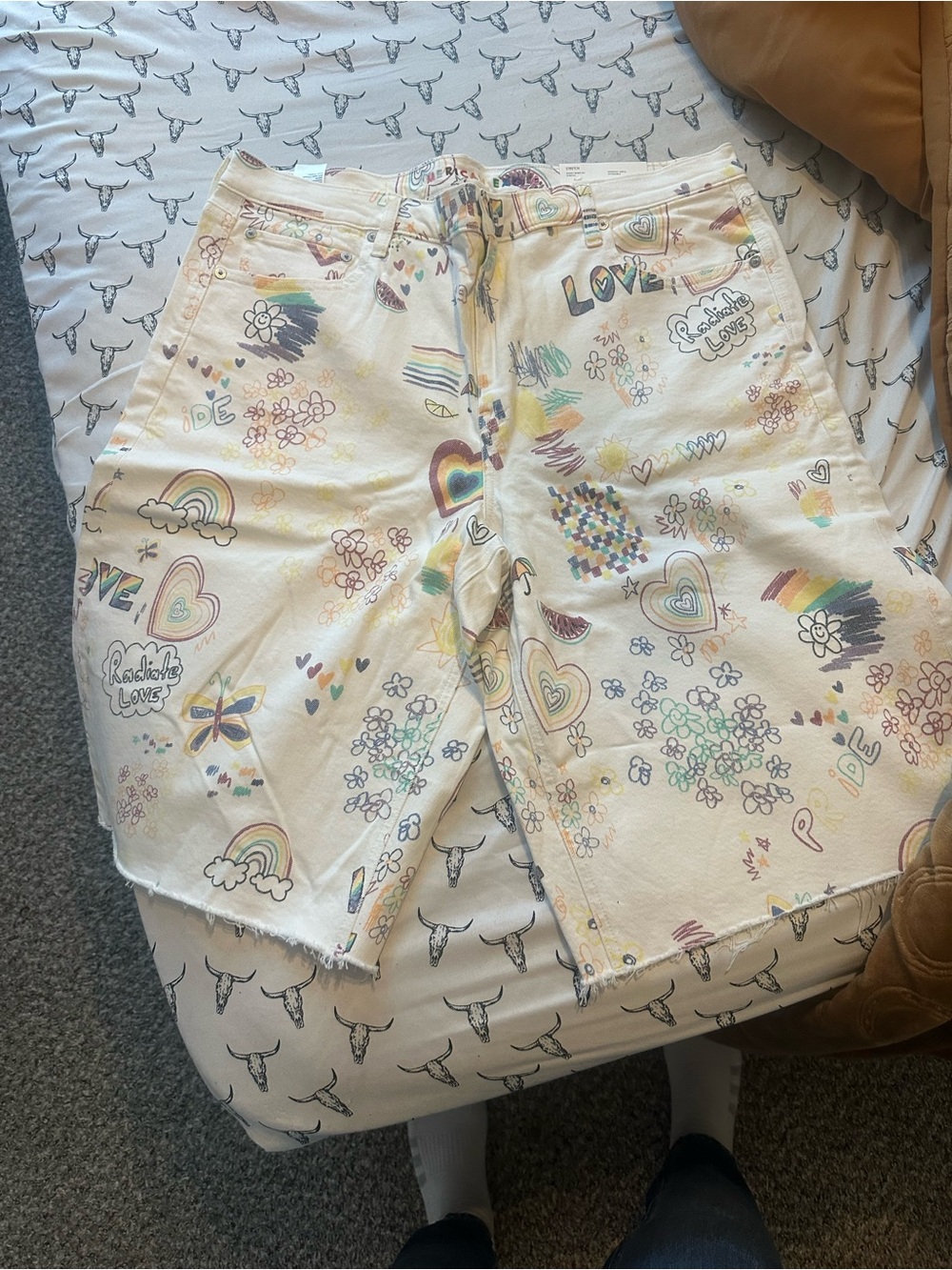 American Eagle PRIDE Baggy Bermuda Shorts - Rainbow Print - Picture 3 of 3